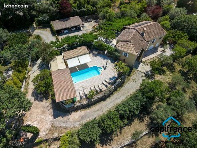 Maison 7 pièces 220 m²