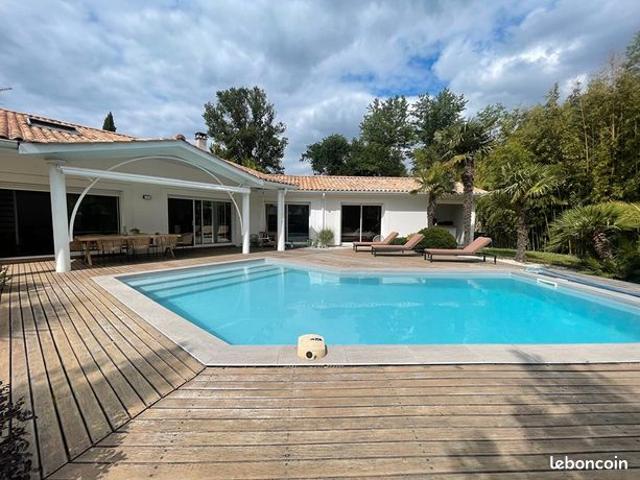 Maison 7 pièces 220 m²