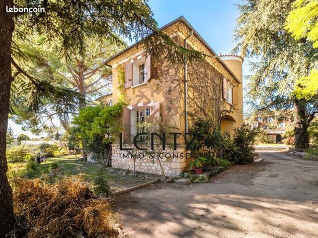 Maison 7 pièces 220 m²
