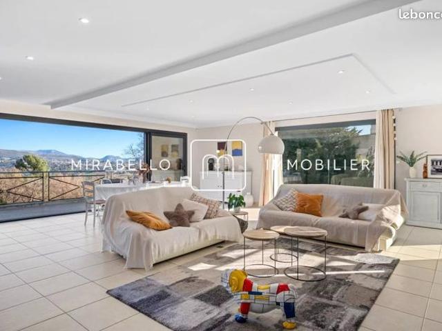 Maison 7 pièces 220 m²