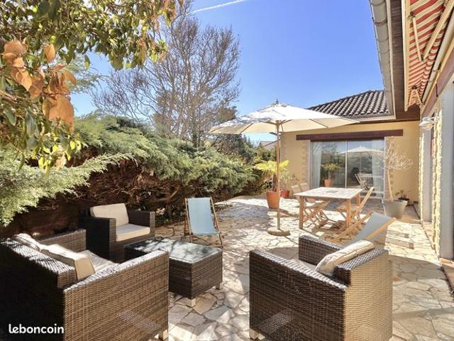 Maison 7 pièces 220 m²