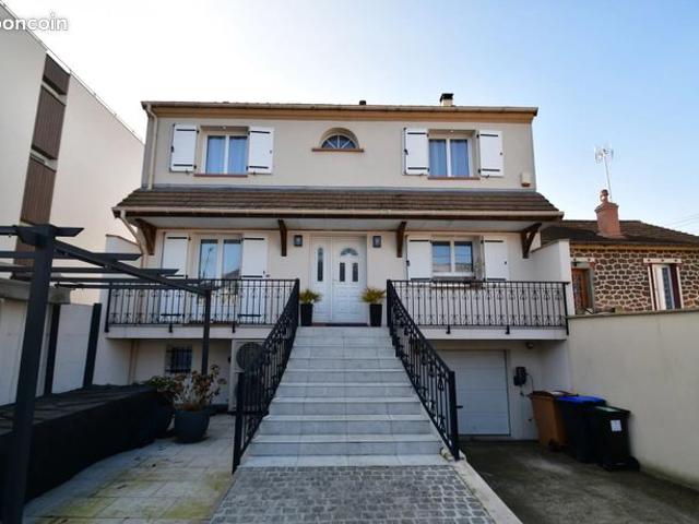 Maison 7 pièces 220 m²