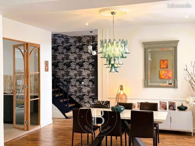 Maison 7 pièces 220 m²