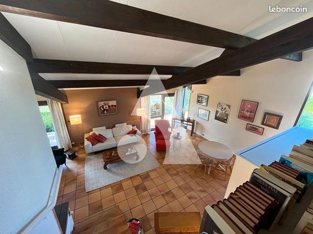 Maison 7 pièces 220 m²
