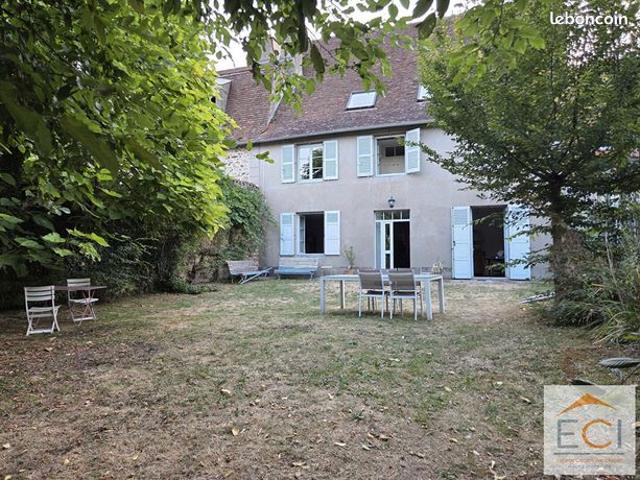 Maison 7 pièces 220 m²