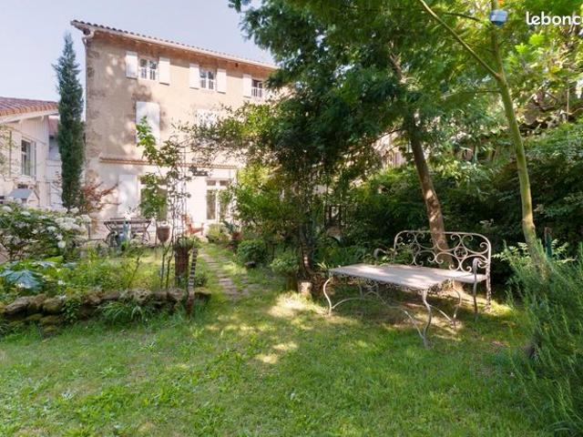Maison 7 pièces 220 m²