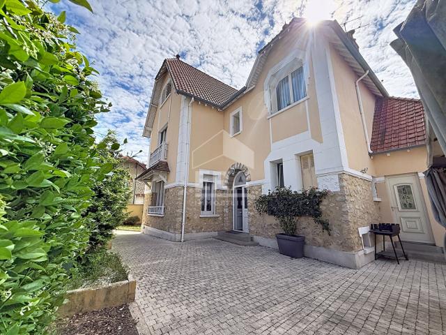 Maison 7 pièces 220 m²