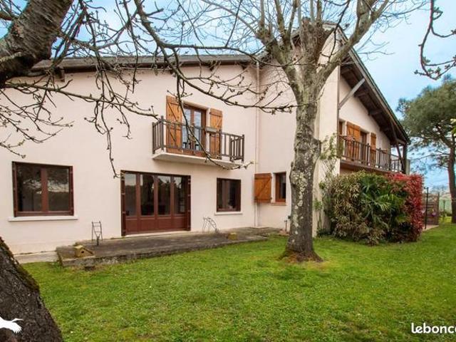 Maison 7 pièces 220 m²