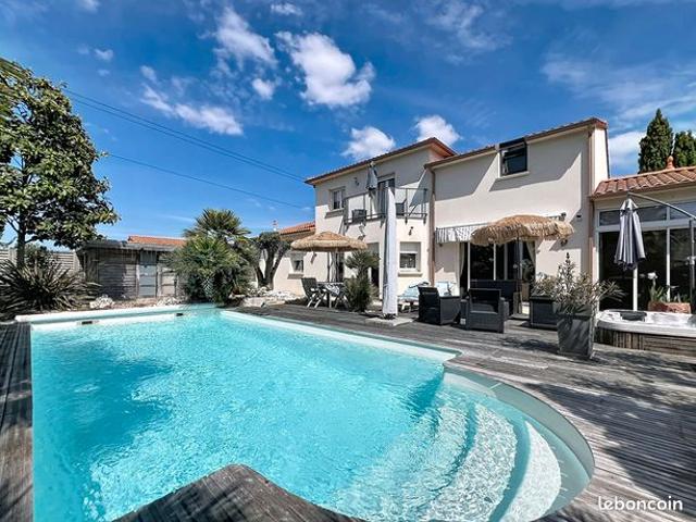 Maison 7 pièces 220 m²