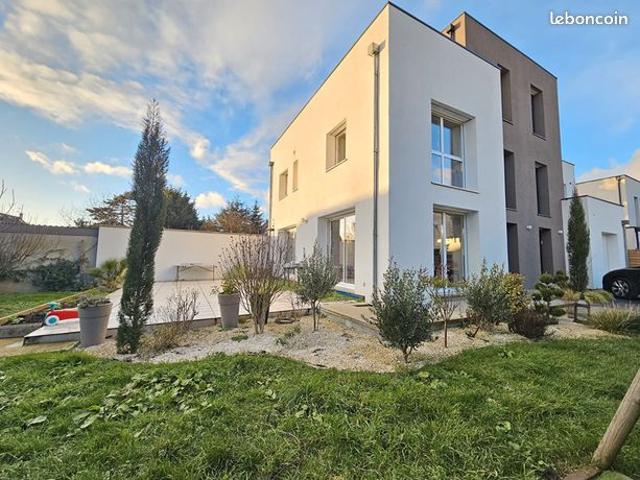 Maison 7 pièces 220 m²