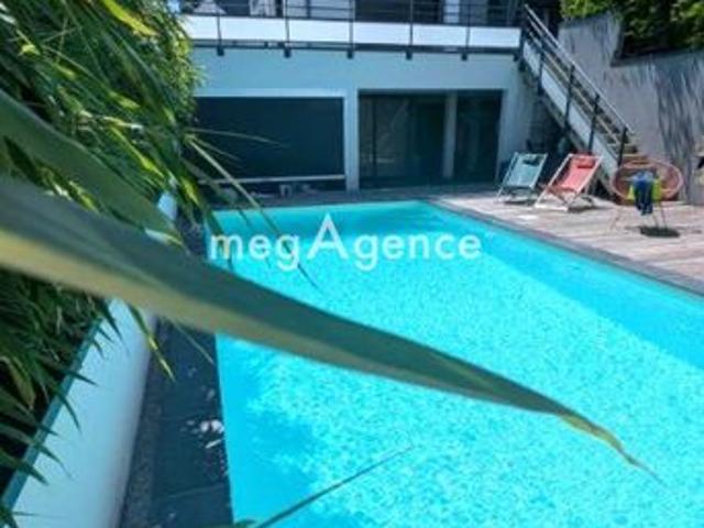 Maison 7 pièces 220 m²