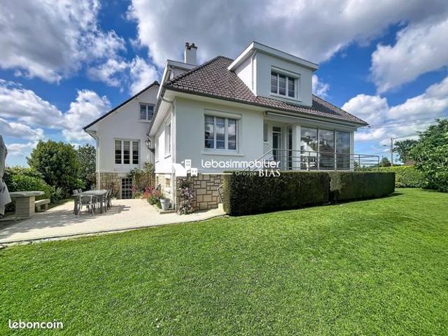 Maison 7 pièces 220 m²