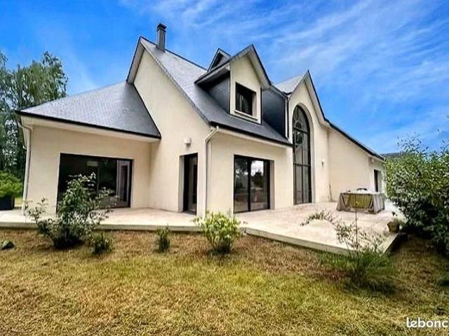 Maison 7 pièces 220 m²