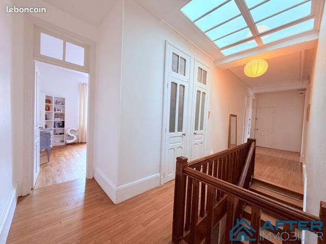 Maison 7 pièces 220 m²