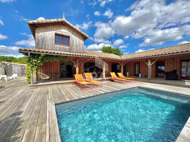 Maison 7 pièces 220 m²