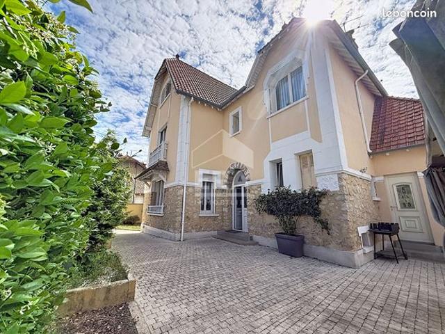 Maison 7 pièces 220 m²