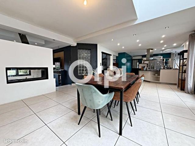 Maison 7 pièces 220 m²