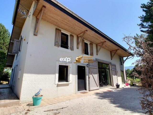 Maison 7 pièces 220 m²