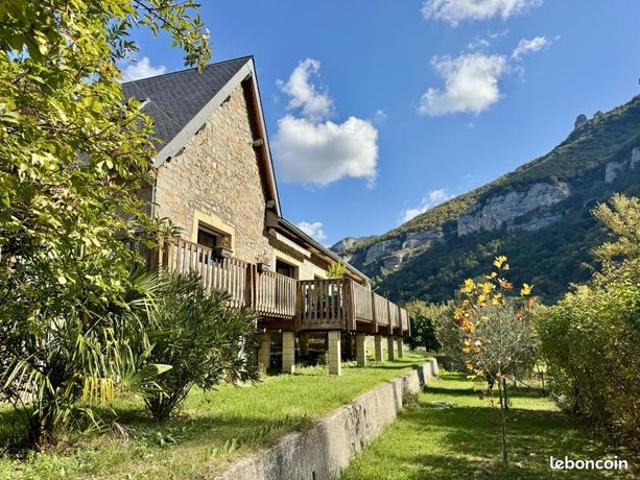 Maison 7 pièces 220 m²