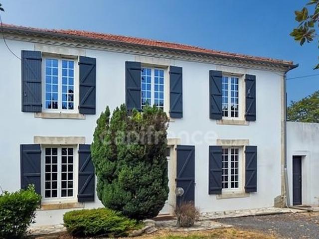 Maison 7 pièces 220 m²