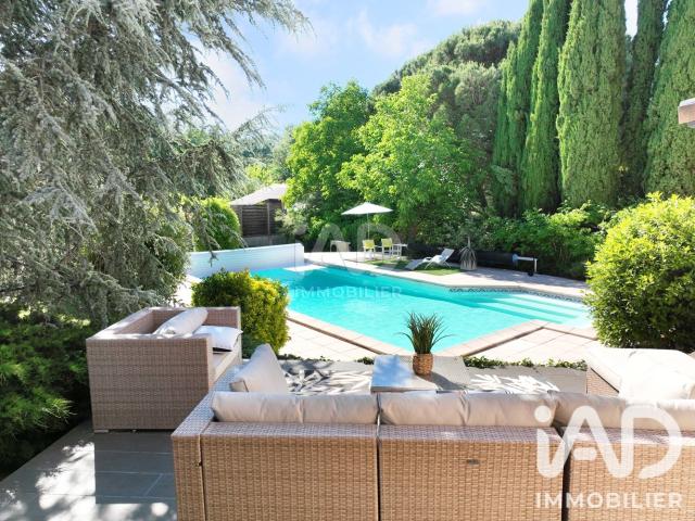 Maison 7 pièces 220 m²