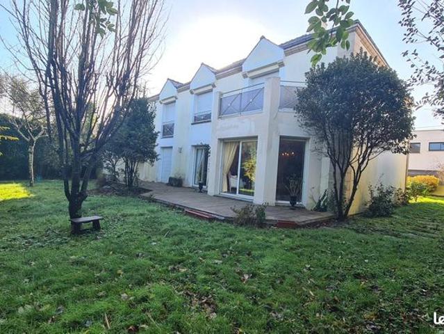 Maison 7 pièces 220 m²