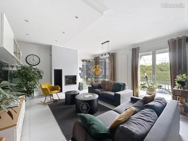 Maison 7 pièces 218 m²