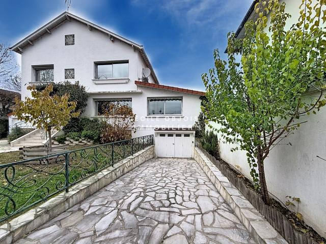Maison 7 pièces 220 m²