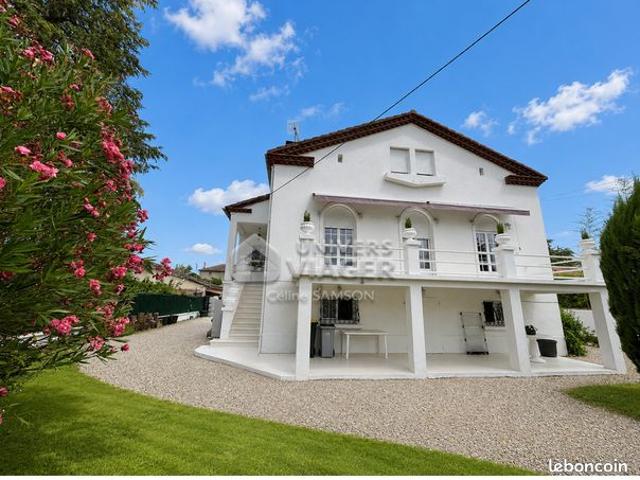 Maison 7 pièces 220 m²