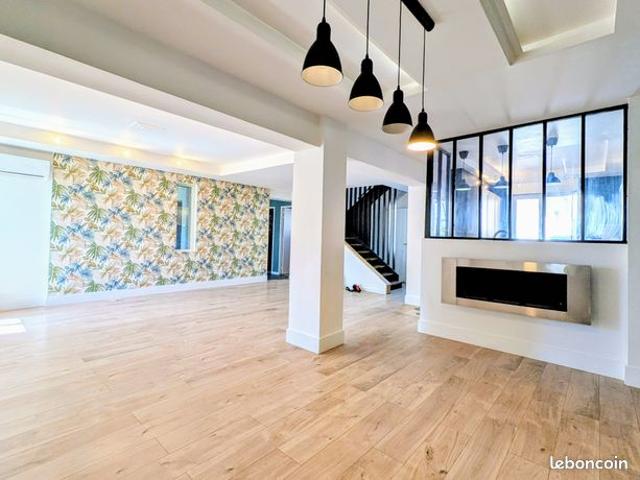 Maison 7 pièces 220 m²