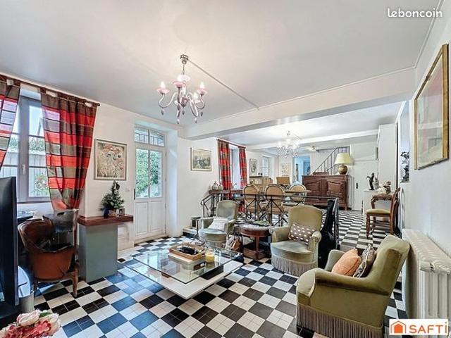 Maison 7 pièces 220 m²