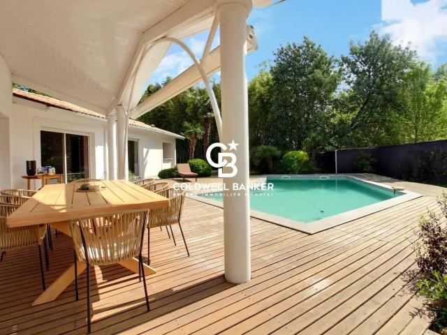 Maison 7 pièces 220 m²