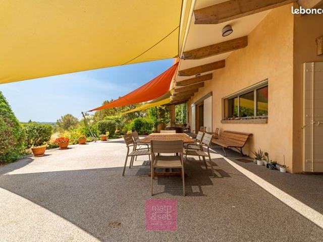 Maison 7 pièces 220 m²