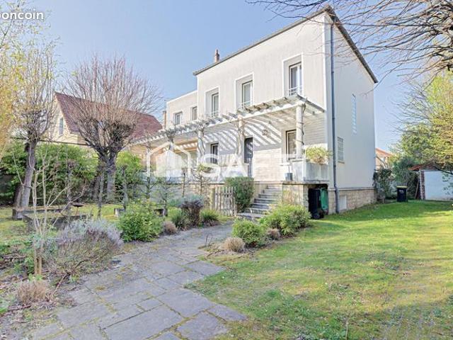 Maison 7 pièces 220 m²
