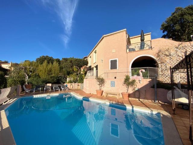 Maison 7 pièces 220 m²