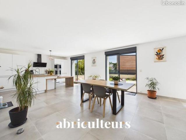 Maison 7 pièces 220 m²