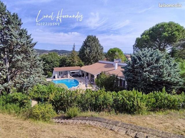 Maison 7 pièces 220 m²