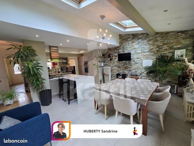 Maison 7 pièces 220 m²