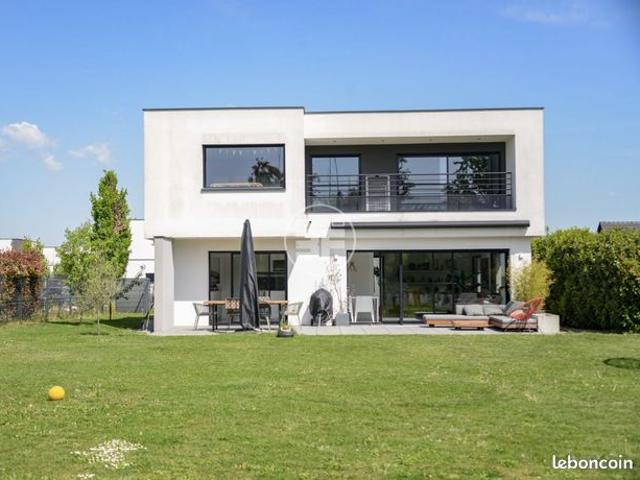 Maison 7 pièces 220 m²