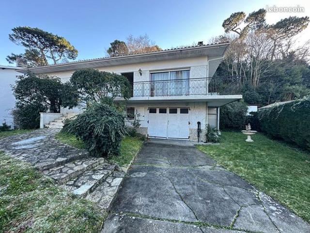 Maison 7 pièces 220 m²