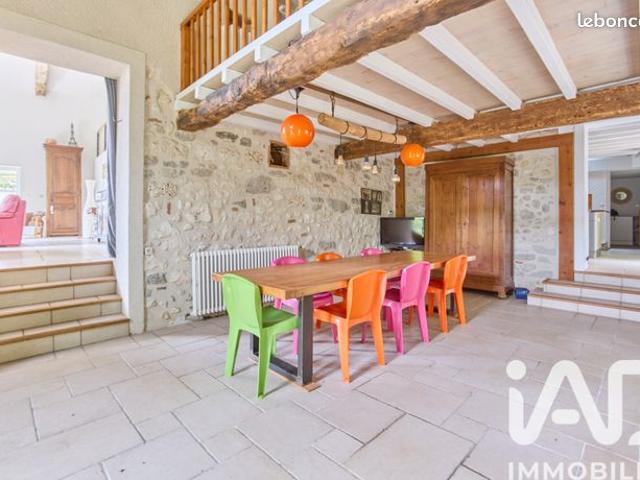 Maison 7 pièces 220 m²