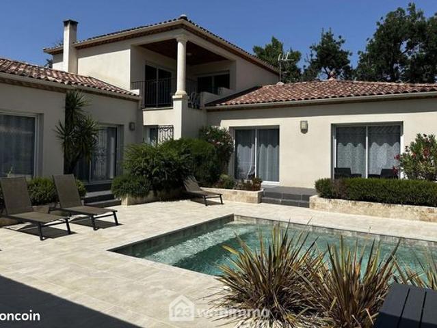 Maison 7 pièces 220 m²