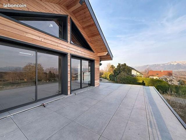 Maison 7 pièces 220 m²