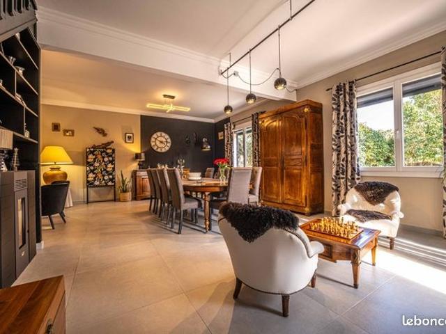 Maison 7 pièces 220 m²