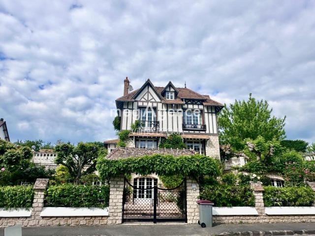 Maison 7 pièces 220 m²