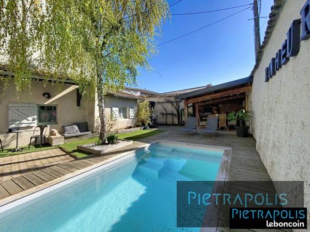 Maison 7 pièces 220 m²