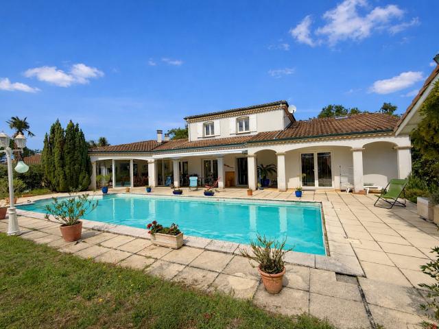 Maison 7 pièces 220 m²