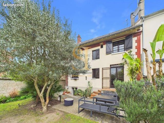 Maison 7 pièces 220 m²
