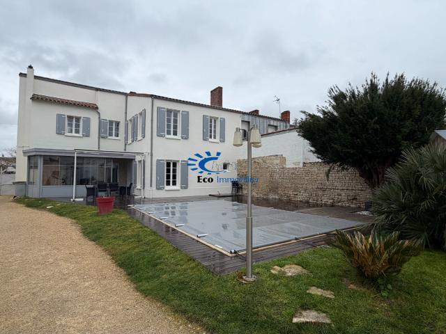 Maison 7 pièces 220 m²