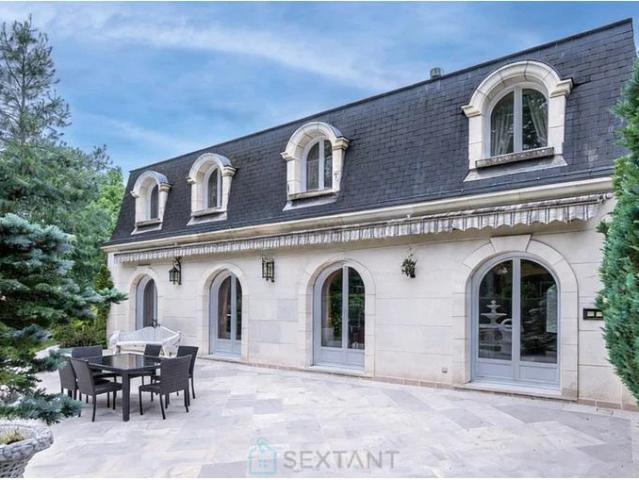 Maison 7 pièces 220 m²